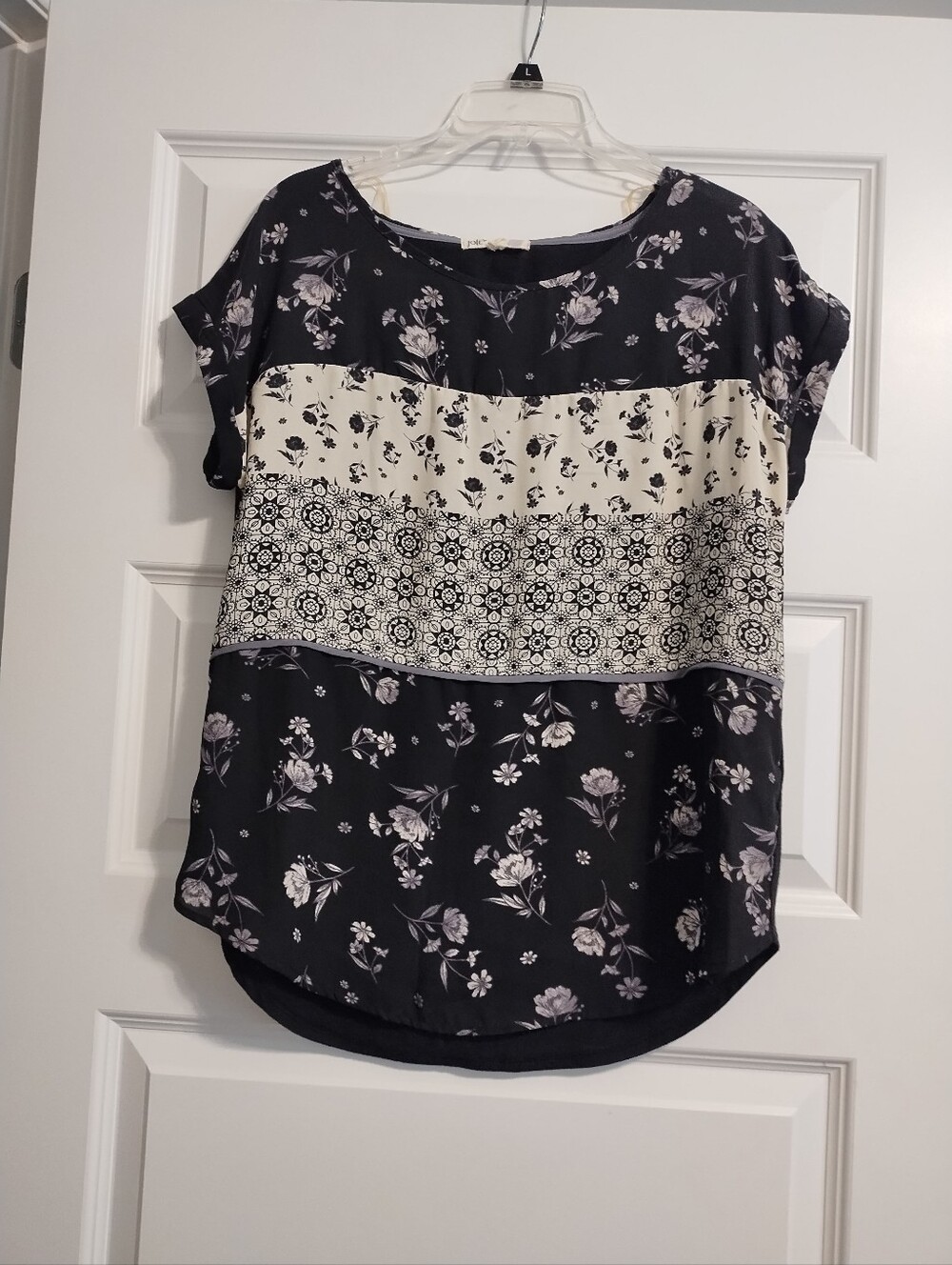 5/$25 Floral Block-Print Short Sleeve Top - Black/White